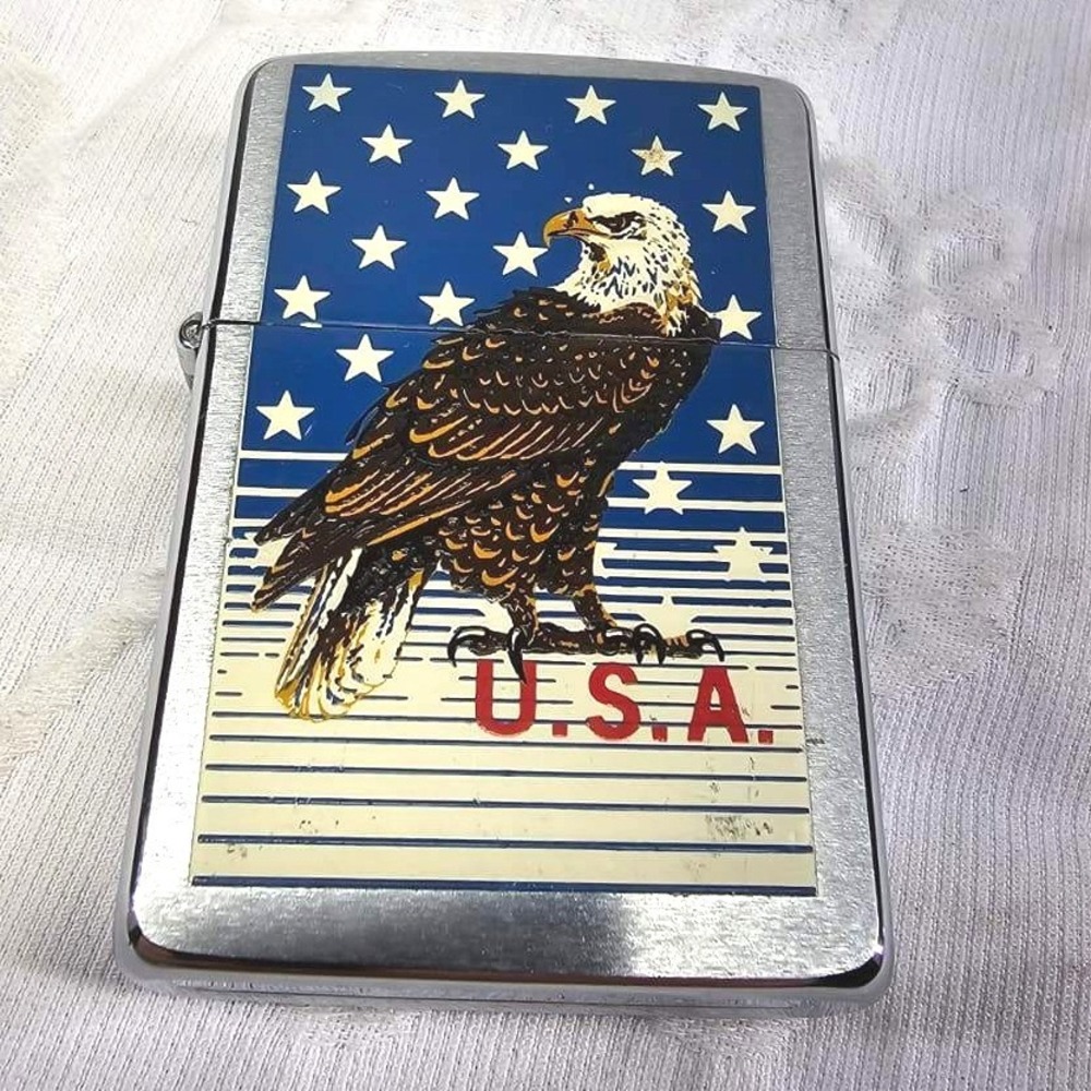 Vintage 1990 Zippo Lighter USA Eagle American Flag Chrome A VI Jan 1990 un used